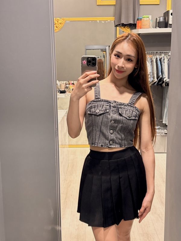 牛仔排釦短版背心 