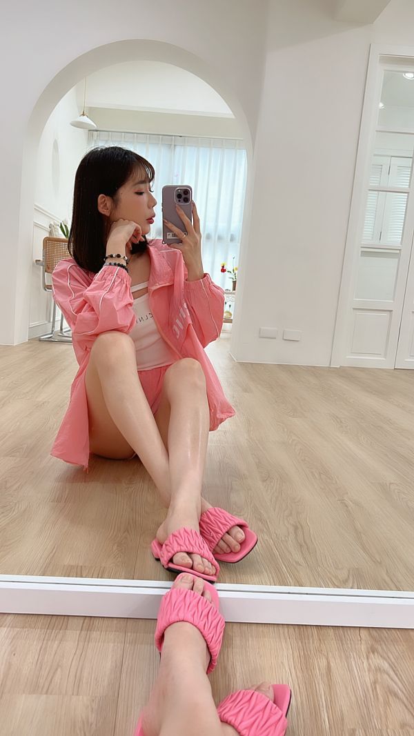 質感軟底v紋皺摺拖 