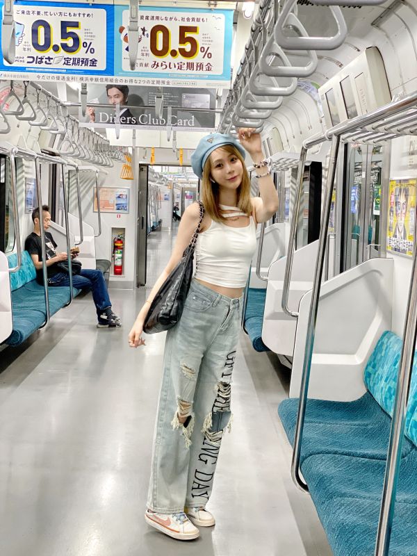 銀扣設計感罩杯背心 