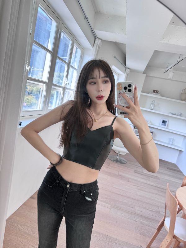 正韓質感皮質胸墊背心 