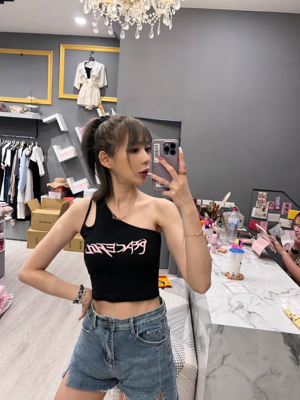 設計感英字罩杯背心 