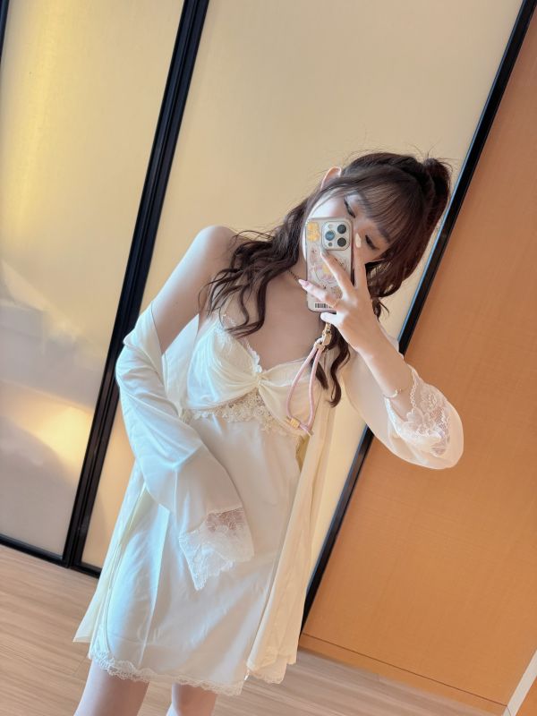 緞面拼接緹花胸墊睡衣洋兩件套 