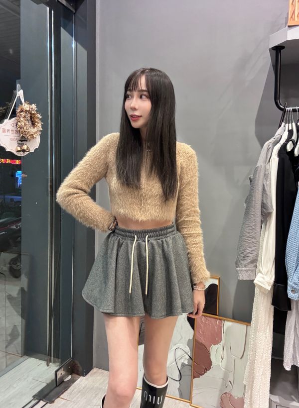 軟毛毛質感設計款拉鍊短板上衣 