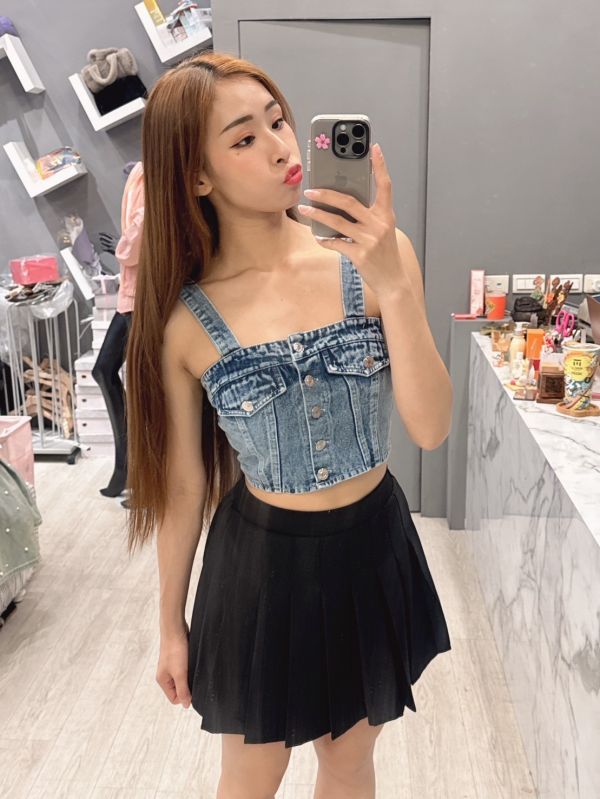 牛仔排釦短版背心 