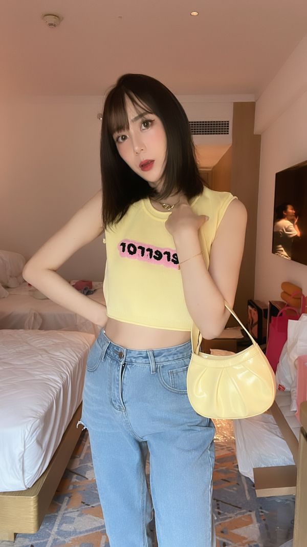 皺褶質感半月小包 