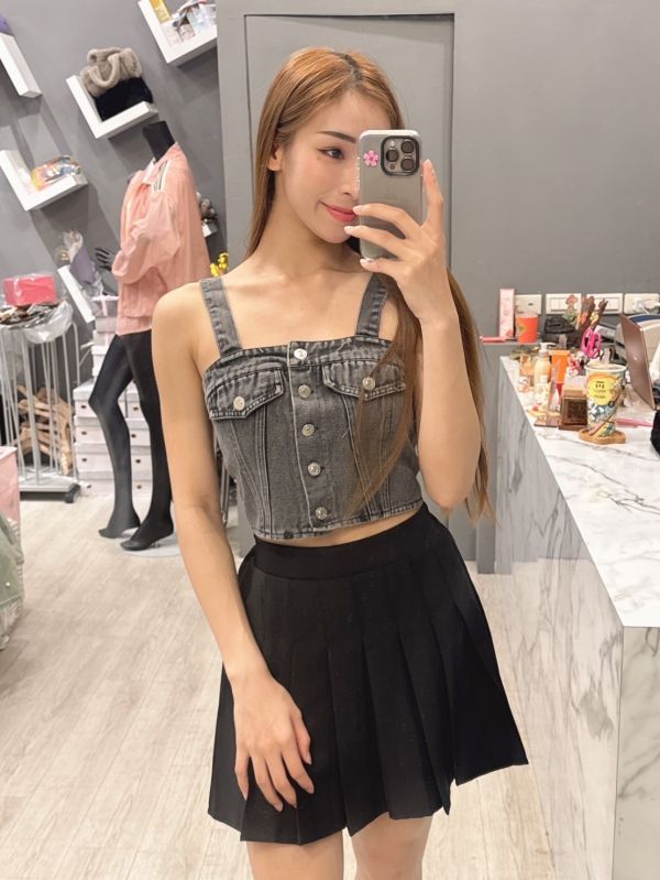 牛仔排釦短版背心 