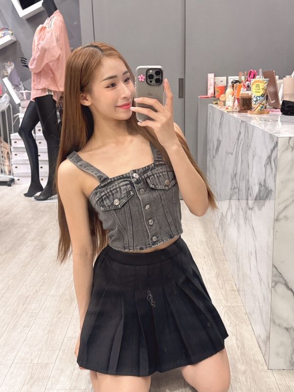 牛仔排釦短版背心 