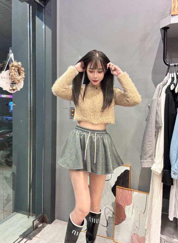 軟毛毛質感設計款拉鍊短板上衣 