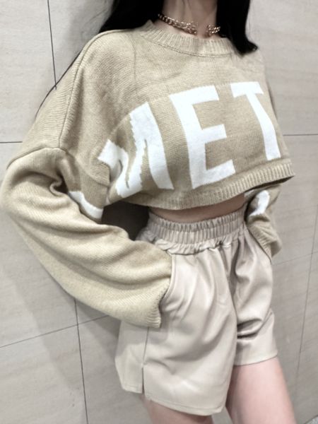 正韓針織大英字短板上衣 