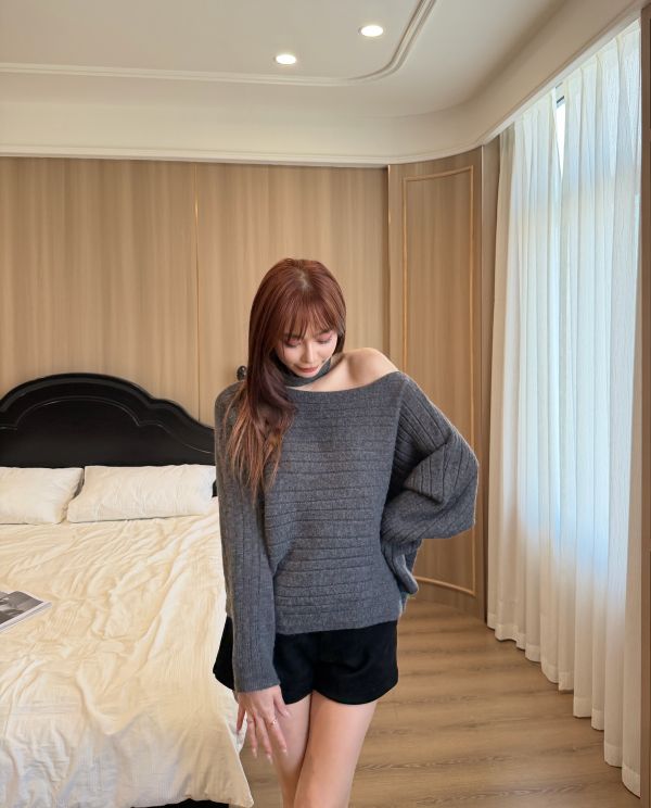 掛脖坑條針織設計感上衣 