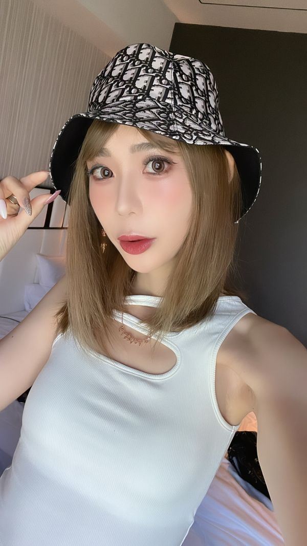 銀扣設計感罩杯背心 