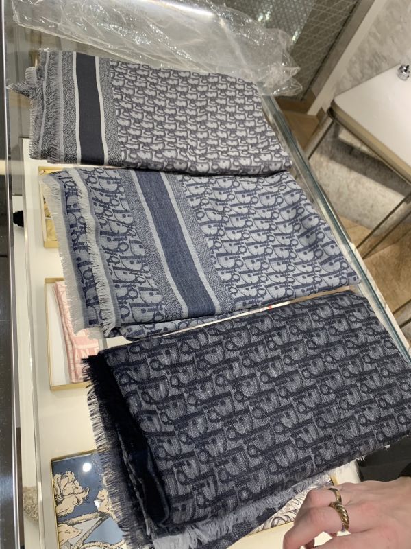 DIOR LOGO 圍巾批肩4色 buywithada,france,全球代購,歐洲,exquisite,quality goods,posh,fancy,luxurious