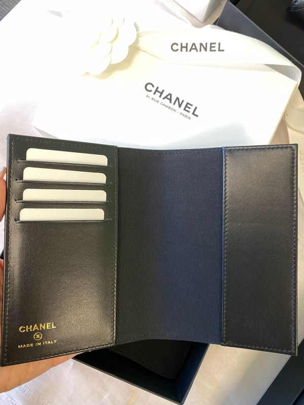 CHANEL 水鑽CC LOGO 護照夾 黑荔枝皮 buywithada,france,全球代購,歐洲,exquisite,quality goods,posh,fancy,luxurious