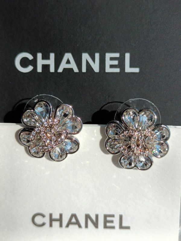 台灣現貨 CHANEL 幸運草 超閃水鑽耳針 buywithada,france,全球代購,歐洲,exquisite,quality goods,posh,fancy,luxurious