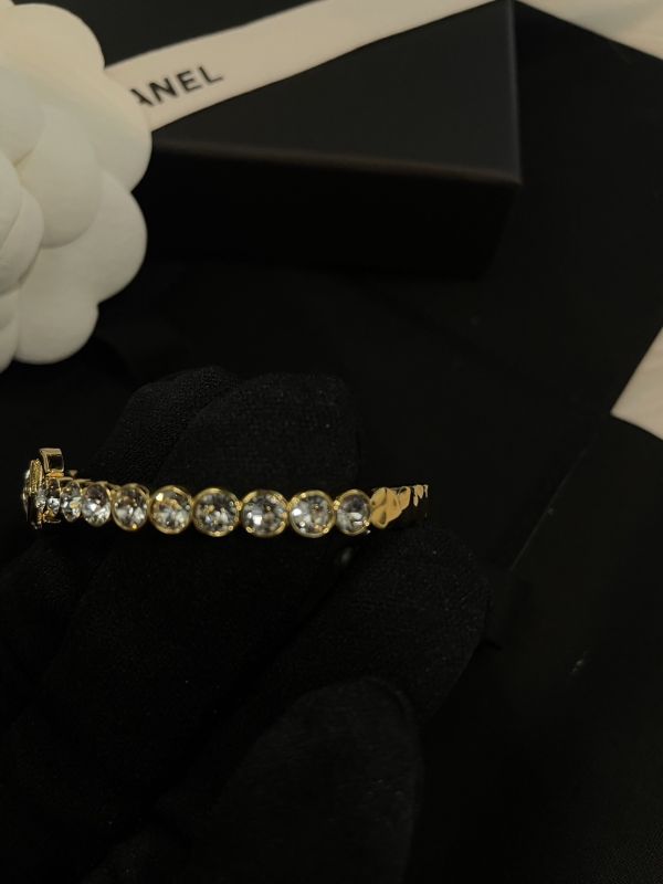 CHANEL 菱形水鑽金色CC 手環 buywithada,france,全球代購,歐洲,exquisite,quality goods,posh,fancy,luxurious