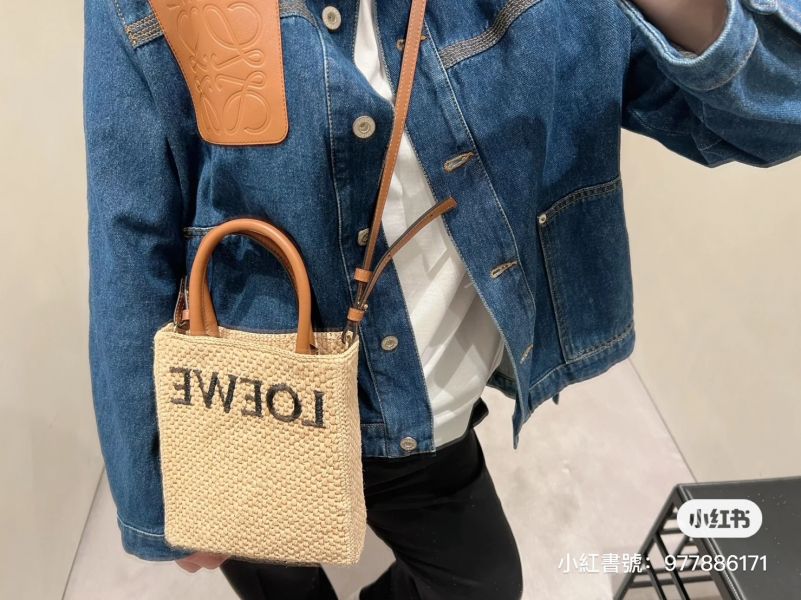 LOEWE Standard Tote bag in raffia A5 buywithada,france,全球代購,歐洲,exquisite,quality goods,posh,fancy,luxurious