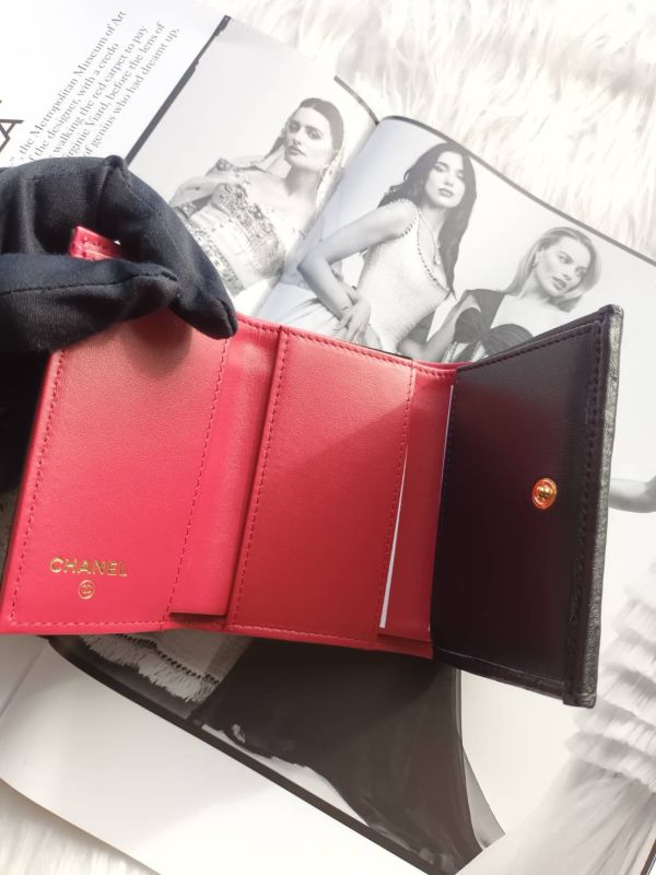 CHANEL 19系列 MINI 三折短夾 黑金內裡桃紅 buywithada,france,全球代購,歐洲,exquisite,quality goods,posh,fancy,luxurious