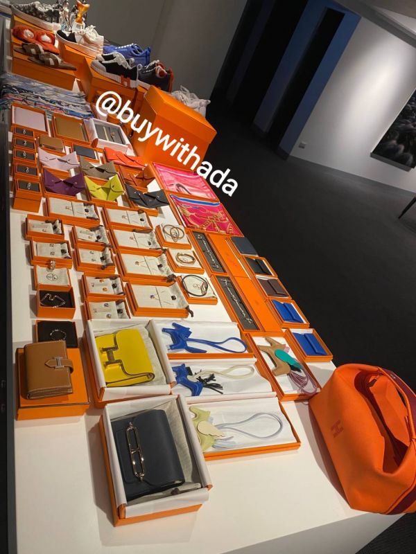 HERMES 絲巾 粉色 輕揚花衣 90*90 buywithada,france,全球代購,歐洲,exquisite,quality goods,posh,fancy,luxurious