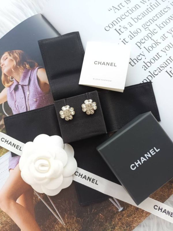 台灣現貨 CHANEL 幸運草 超閃水鑽耳針 buywithada,france,全球代購,歐洲,exquisite,quality goods,posh,fancy,luxurious