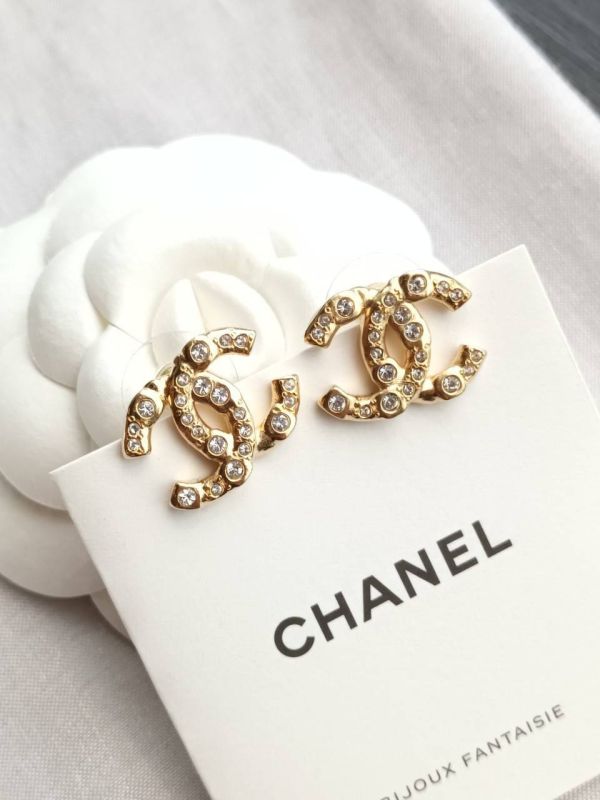 CHANEL 24S 新款金色CC  水鑽耳針 buywithada,france,全球代購,歐洲,exquisite,quality goods,posh,fancy,luxurious