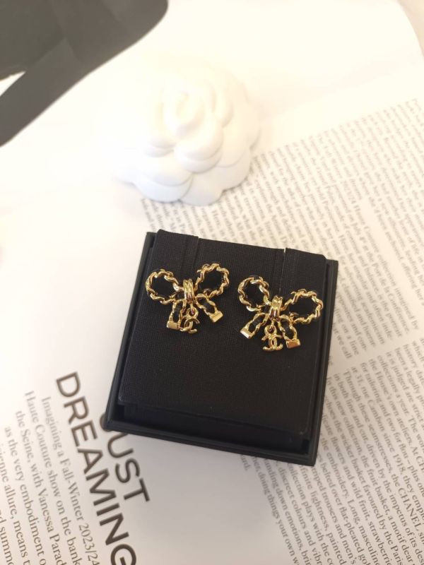 CHANEL 經典皮穿鍊蝴蝶結耳針 buywithada,france,全球代購,歐洲,exquisite,quality goods,posh,fancy,luxurious