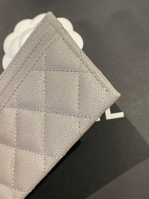 CHANEL 新LOGO灰色卡夾包 buywithada