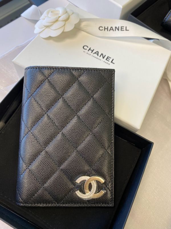 CHANEL 水鑽CC LOGO 護照夾 黑荔枝皮 buywithada,france,全球代購,歐洲,exquisite,quality goods,posh,fancy,luxurious