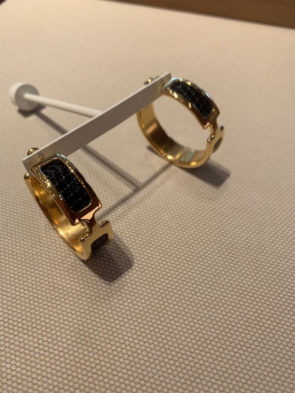 HERMES Olympe 大圈圈耳環 黑色金邊 buywithada,france,全球代購,歐洲,exquisite,quality goods,posh,fancy,luxurious