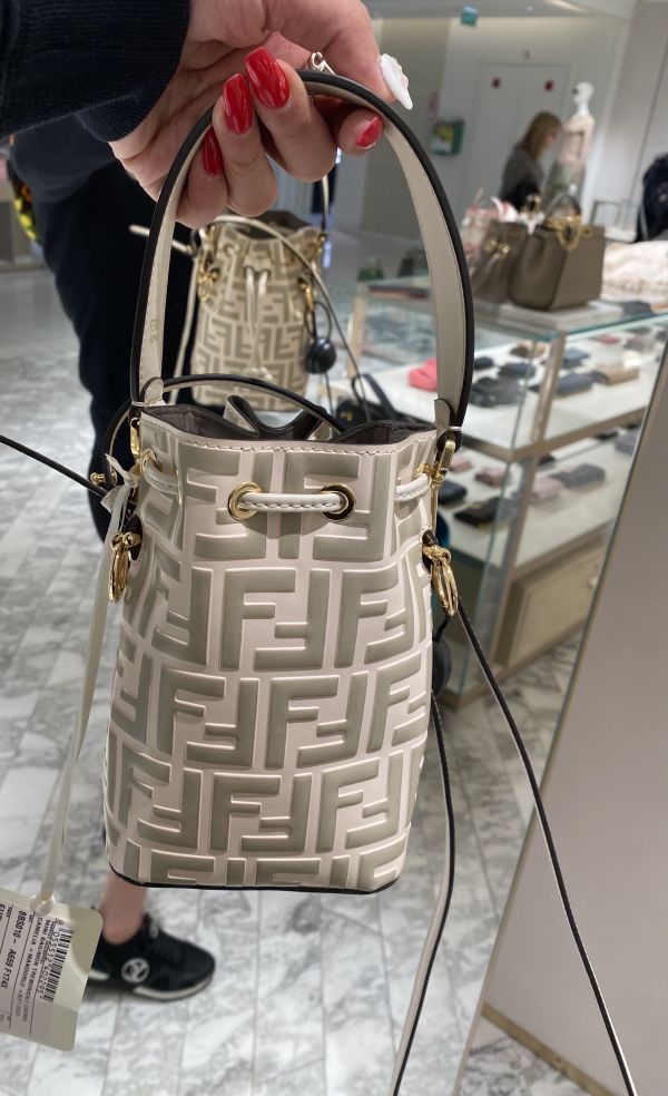 FENDI Mon Tresor FF皮革迷你水桶包 米色/棕色 buywithada,france,全球代購,歐洲,exquisite,quality goods,posh,fancy,luxurious
