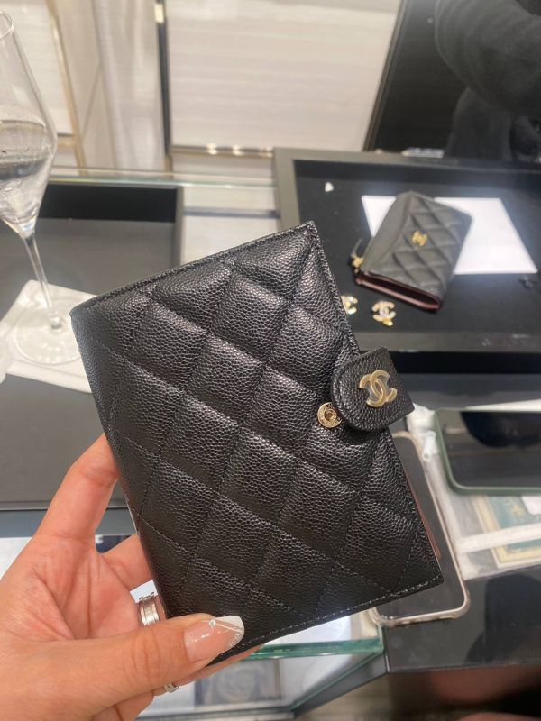 新鮮抵台 CHANEL 護照卡夾零錢包 黑荔枝金釦 buywithada,france,全球代購,歐洲,exquisite,quality goods,posh,fancy,luxurious