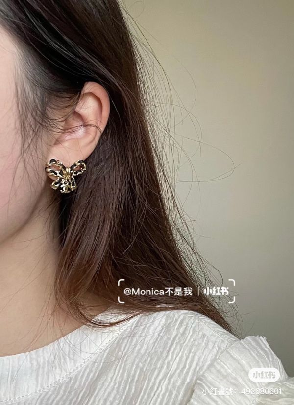 CHANEL 經典皮穿鍊蝴蝶結耳針 buywithada,france,全球代購,歐洲,exquisite,quality goods,posh,fancy,luxurious