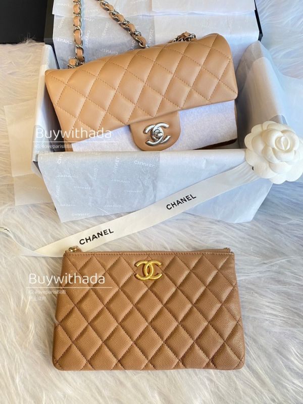 CHANEL 23 限量金屬LOGO 焦糖奶茶荔枝金釦 手拿包 buywithada,france,全球代購,歐洲,exquisite,quality goods,posh,fancy,luxurious