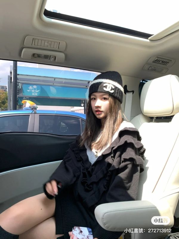 CHANEL 23K 毛毛滾邊冷毛帽 深藍色淺灰雙C buywithada,france,全球代購,歐洲,exquisite,quality goods,posh,fancy,luxurious