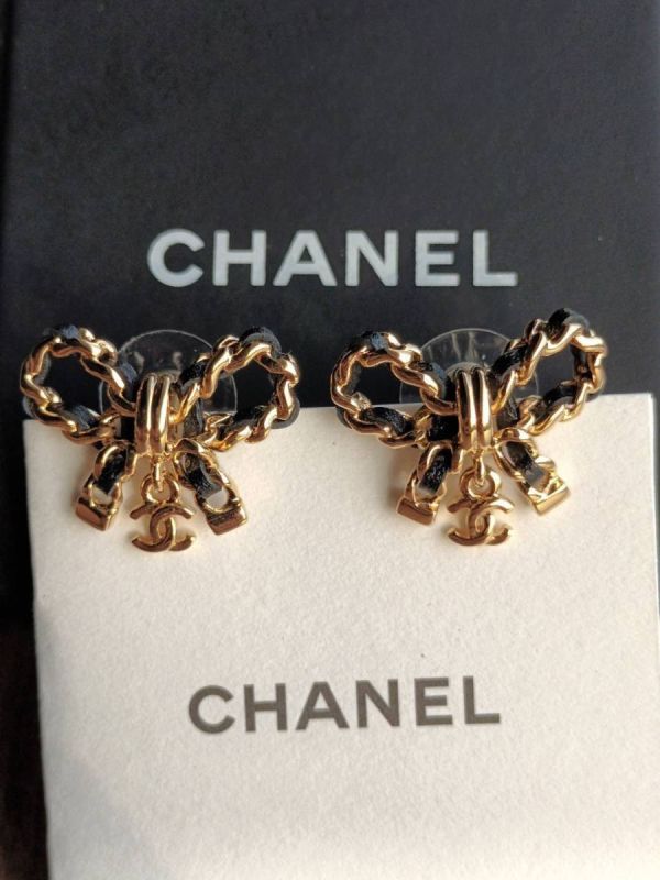 CHANEL 經典皮穿鍊蝴蝶結耳針 buywithada,france,全球代購,歐洲,exquisite,quality goods,posh,fancy,luxurious