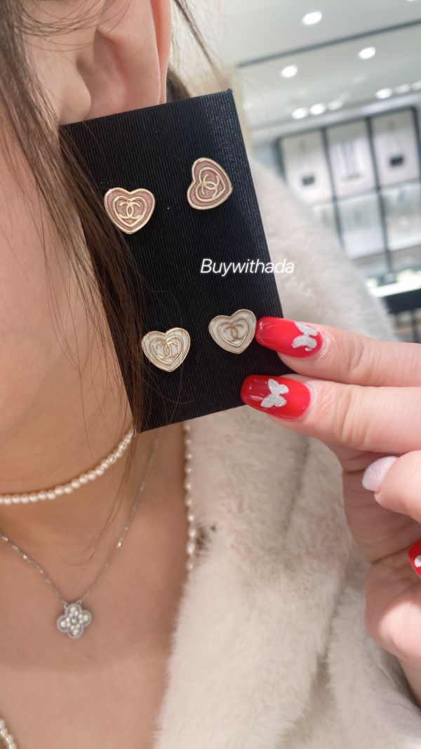 CHANEL 24S 白色雙愛心耳環 buywithada,france,全球代購,歐洲,exquisite,quality goods,posh,fancy,luxurious