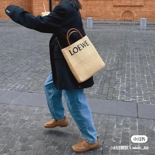 LOEWE Standard Tote bag in raffia A5 buywithada,france,全球代購,歐洲,exquisite,quality goods,posh,fancy,luxurious
