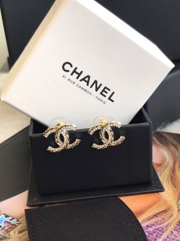 CHANEL 24A 經典回歸 旋轉CC耳針 康朋白盒 現貨 buywithada,france,全球代購,歐洲,exquisite,quality goods,posh,fancy,luxurious
