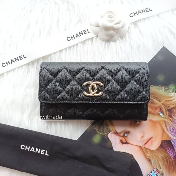 台灣現貨 Chanel 24 翻蓋中夾 黑荔枝皮 金屬雕刻CC logo buywithada,france,全球代購,歐洲,exquisite,quality goods,posh,fancy,luxurious