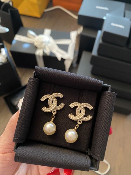 CHANEL 經典珍珠 雙C水鑽款 LOGO耳環  現貨 buywithada,france,全球代購,歐洲,exquisite,quality goods,posh,fancy,luxurious