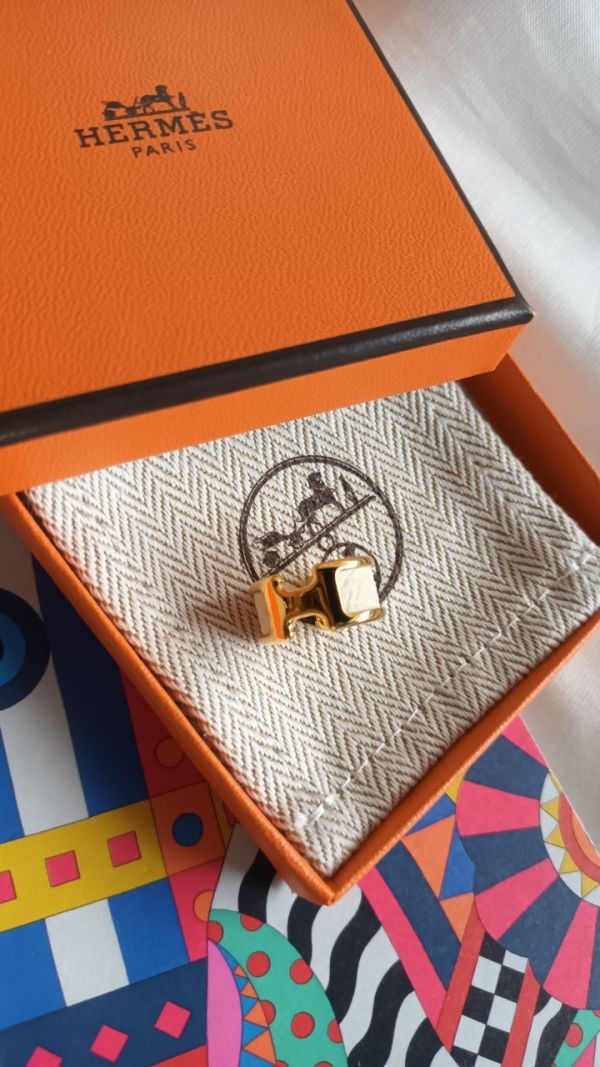 HERMES Olympe 小號S耳骨釦 Nata白色金釦 蜥蜴皮革 buywithada,france,全球代購,歐洲,exquisite,quality goods,posh,fancy,luxurious