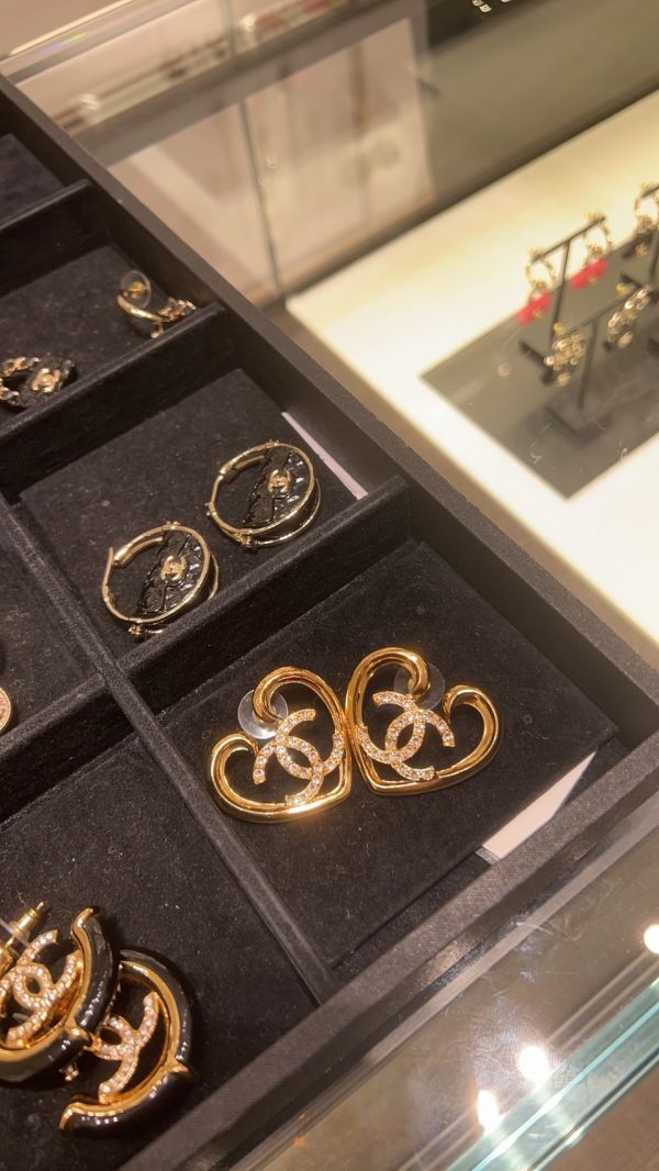 CHANEL 23C 金色大愛心耳環 buywithada,france,全球代購,歐洲,exquisite,quality goods,posh,fancy,luxurious
