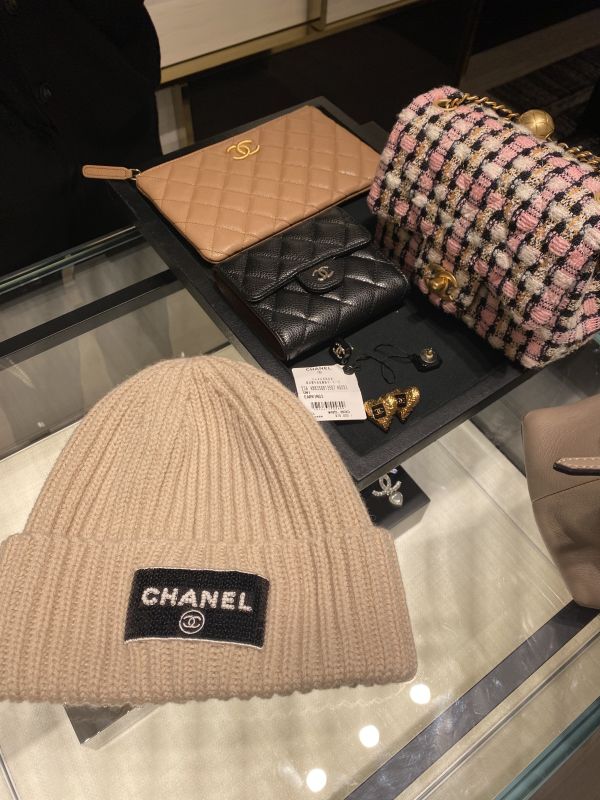 CHANEL 23K 最新款 亮片米色冷毛帽 buywithada,france,全球代購,歐洲,exquisite,quality goods,posh,fancy,luxurious