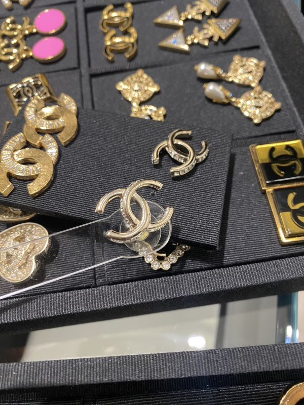 CHANEL 側邊水鑽CC耳環 buywithada,france,全球代購,歐洲,exquisite,quality goods,posh,fancy,luxurious