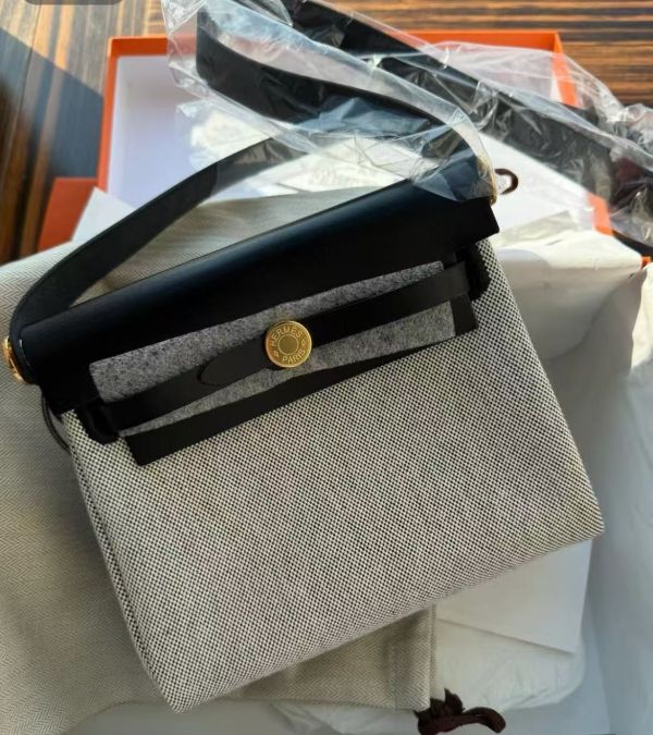 Hermes Mini herbag 熊貓黑白拼色金釦 buywithada,france,全球代購,歐洲,exquisite,quality goods,posh,fancy,luxurious