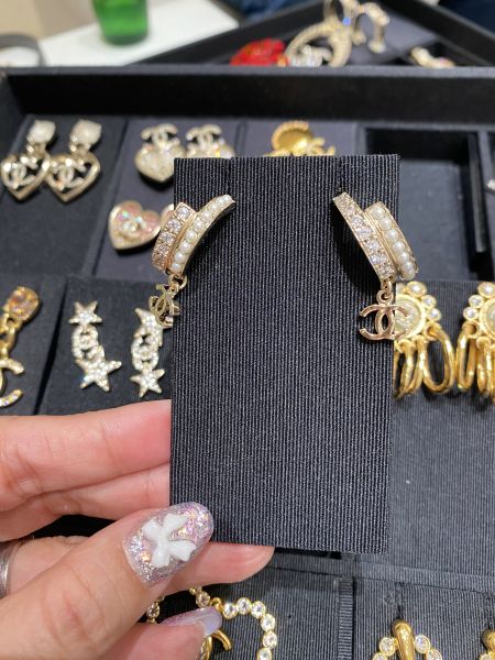 CHANEL 水鑽珍珠 雙環 LOGO 耳針 buywithada,france,全球代購,歐洲,exquisite,quality goods,posh,fancy,luxurious