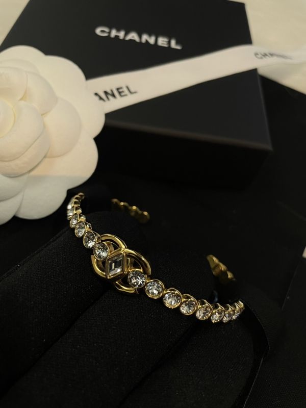 CHANEL 菱形水鑽金色CC 手環 buywithada,france,全球代購,歐洲,exquisite,quality goods,posh,fancy,luxurious