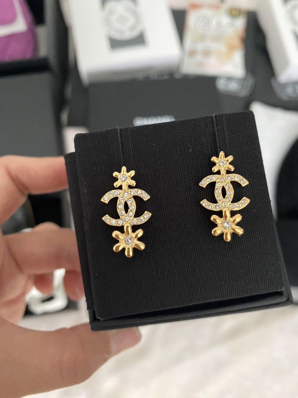 CHANEL 水鑽CC 色小花花耳針 buywithada,france,全球代購,歐洲,exquisite,quality goods,posh,fancy,luxurious