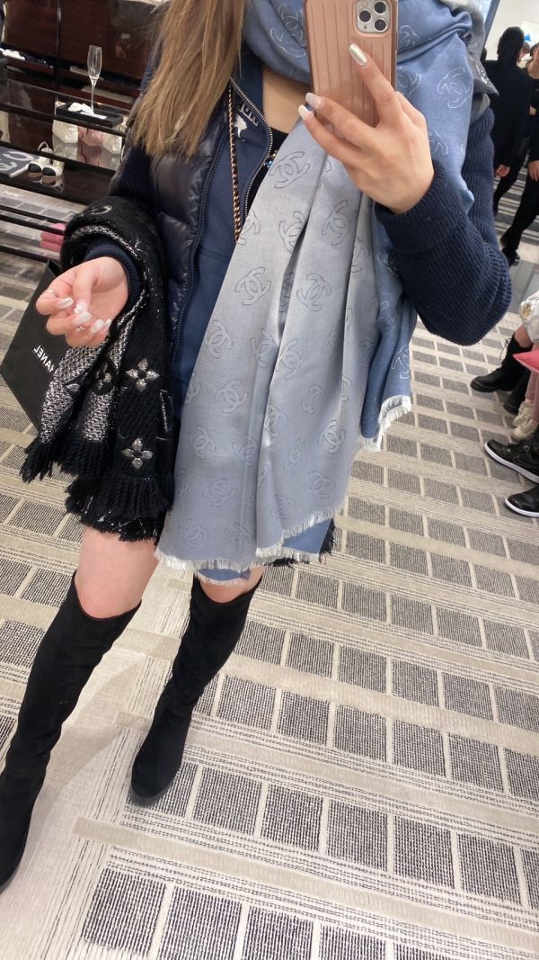 CHANEL 24P 絲質圍巾披肩 雙面用 牛仔色 210*133 cm 藍色/銀色 超美^^ buywithada,france,全球代購,歐洲,exquisite,quality goods,posh,fancy,luxurious