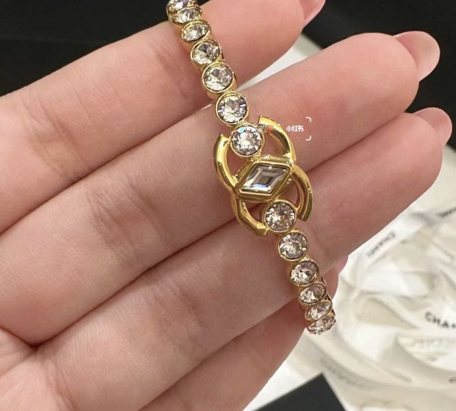 CHANEL 菱形水鑽金色CC 手環 buywithada,france,全球代購,歐洲,exquisite,quality goods,posh,fancy,luxurious