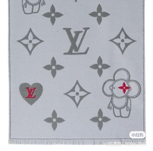 LV vivienne 限量版圍巾灰色有紅字 buywithada,france,全球代購,歐洲,exquisite,quality goods,posh,fancy,luxurious